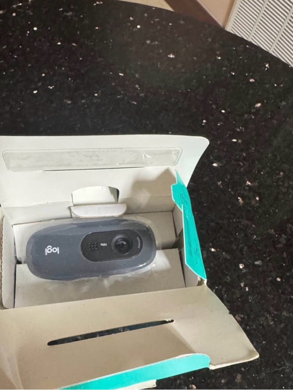 Logitech C270 HD Webcam - Black and Gray - Picture 2 of 3